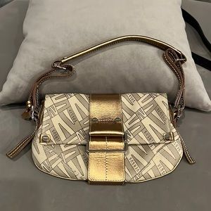 Beautiful Versus Versace shoulder bag. Excellent shape. Gold color